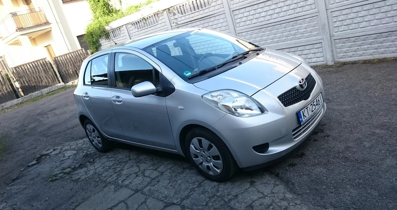 Toyota Yaris cena 15800 przebieg: 215700, rok produkcji 2006 z Tarnów małe 781